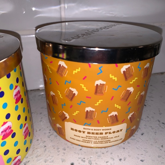 NEW Limited Edition Re-Release Bath & Body Works 3-Wick Candle Root Beer Float - Picture 2 of 3